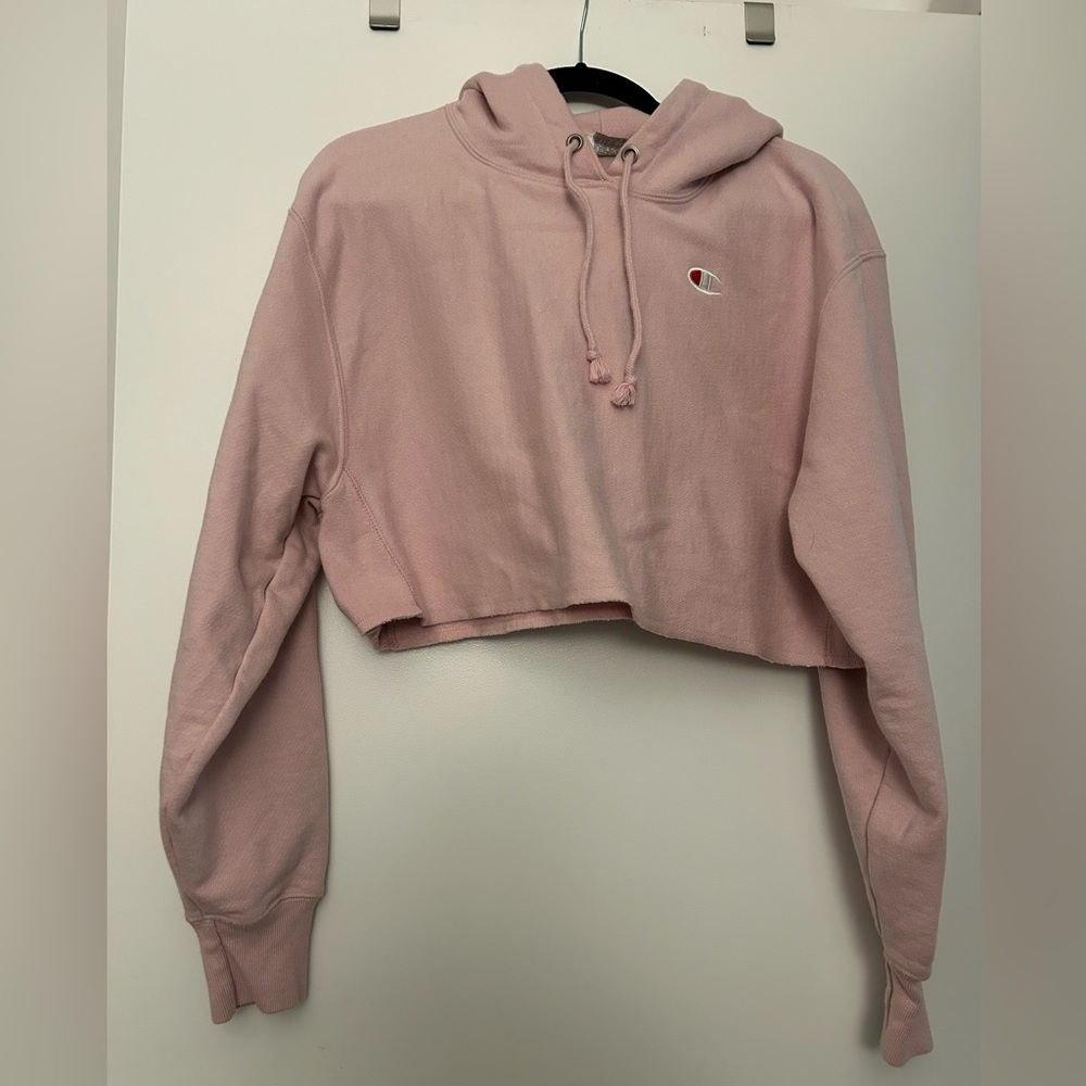 Champion® Women’s Reverse Weave® Cropped Cut-Off Hooded Sweatshirt in light pink